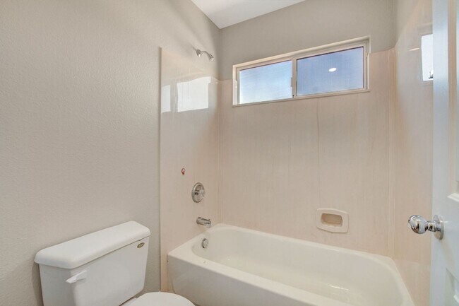 Building Photo - TWO STORY CUL-DE-SAC HOME, 3 BEDROOM 2.5 BATH HOME