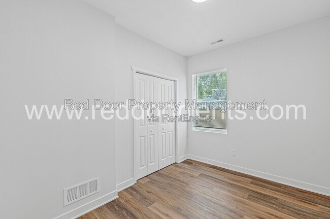 Building Photo - 726 Parkway Ave