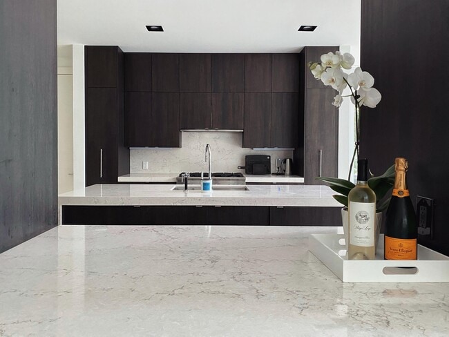 Building Photo - 243 Venetian Dr