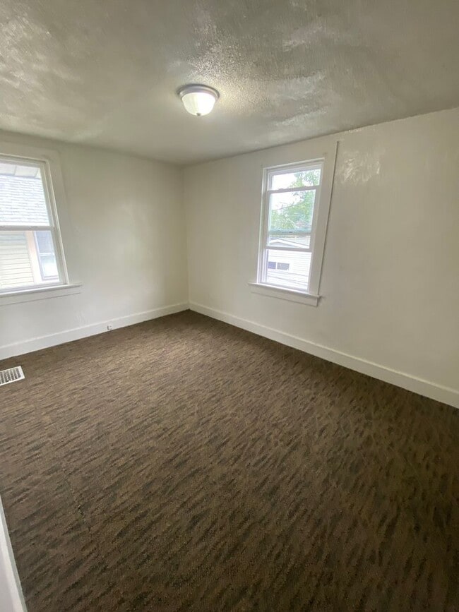 Building Photo - Nice property on Fox!