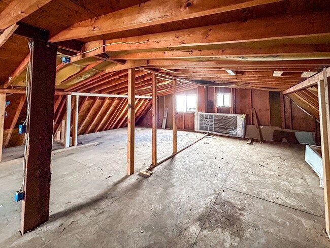 Building Photo - Spacious 5-Bedroom Home with Lofted Garage