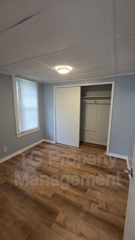 Building Photo - 1735 Brackland St