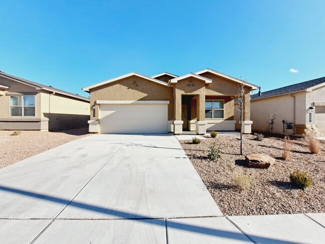 Primary Photo - Energy Efficient Home 3bed 2 bath in Huning.