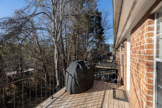 Building Photo - 2165 S Milledge Ave