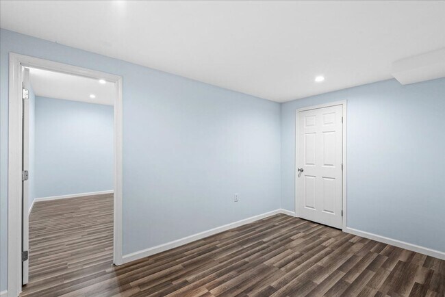 Building Photo - 8627 Fleetwood Dr