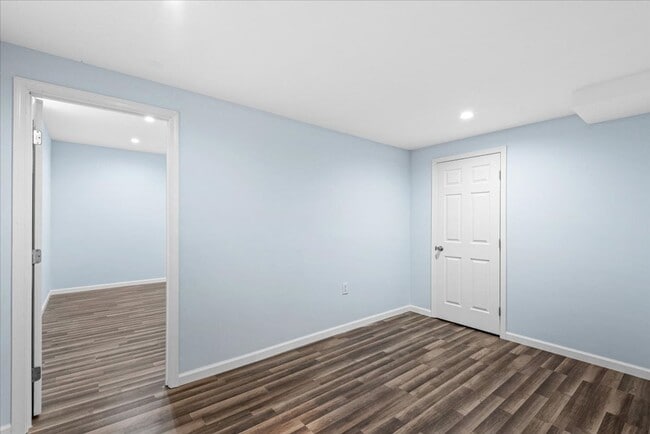 Building Photo - Luxury & Lifestyle with Main Level Living!