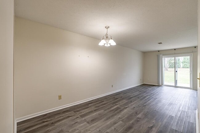 Building Photo - 1314 Farmingdale Dr