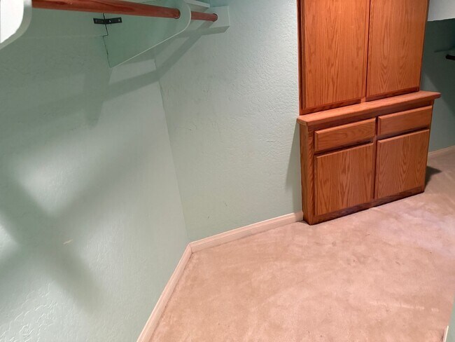 Building Photo - Ranch Bernardo Guest House 1br 1 bath granite kitchen All appliances Washer & Dryer  $2240 For Lease