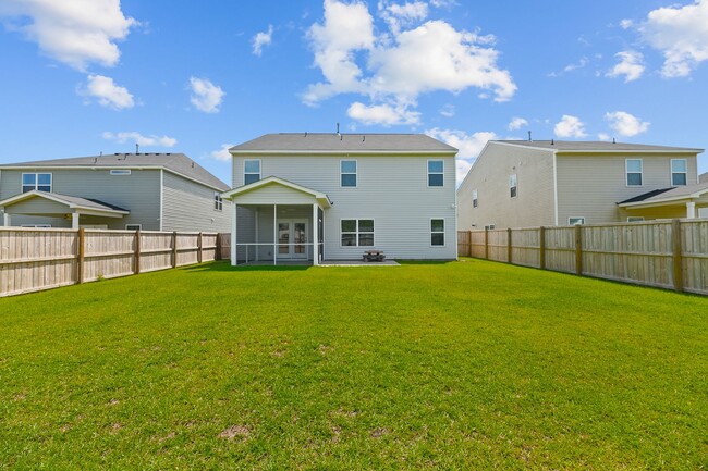 Building Photo - Charming Home