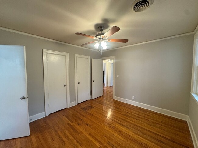 Building Photo - Adorable Home