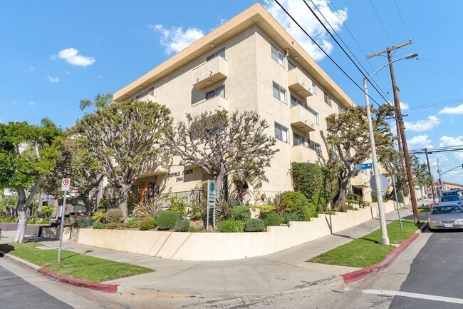 Primary Photo - 1394 Midvale Avenue,