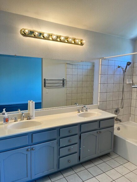 Building Photo - 5041 Winterglen Way