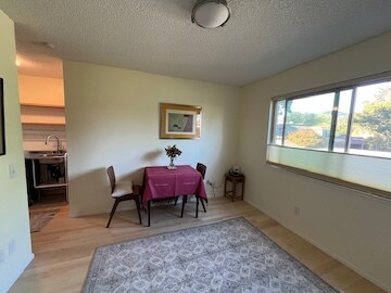 Building Photo - 1421 Elm Dr