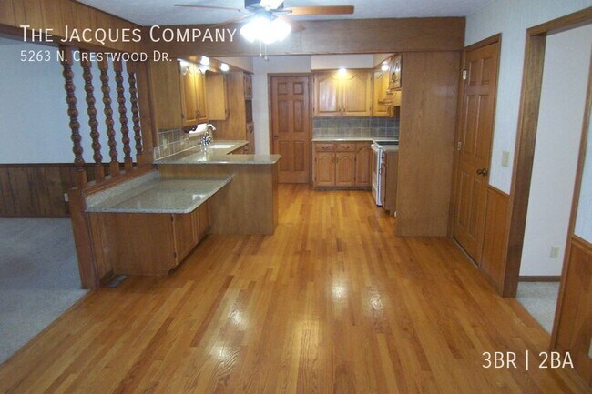 Building Photo - 5263 N Crestwood Dr