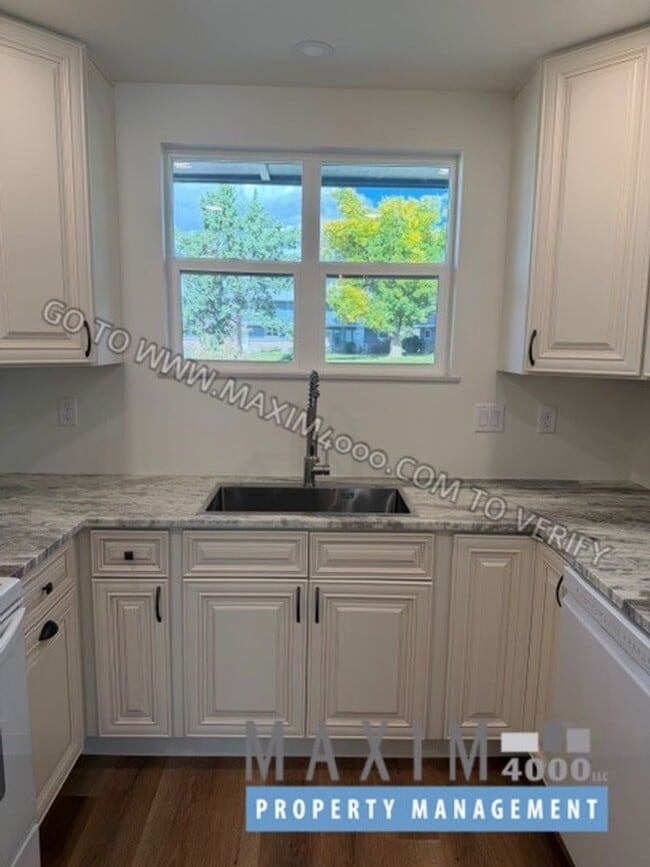 Building Photo - 2721 Patterson Rd