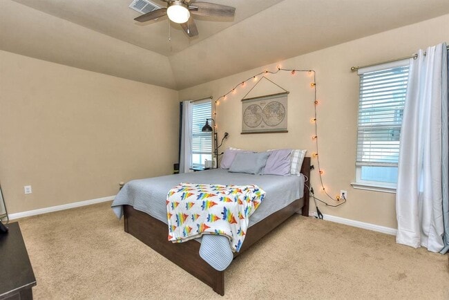 Building Photo - 404 Craters of the Moon Blvd