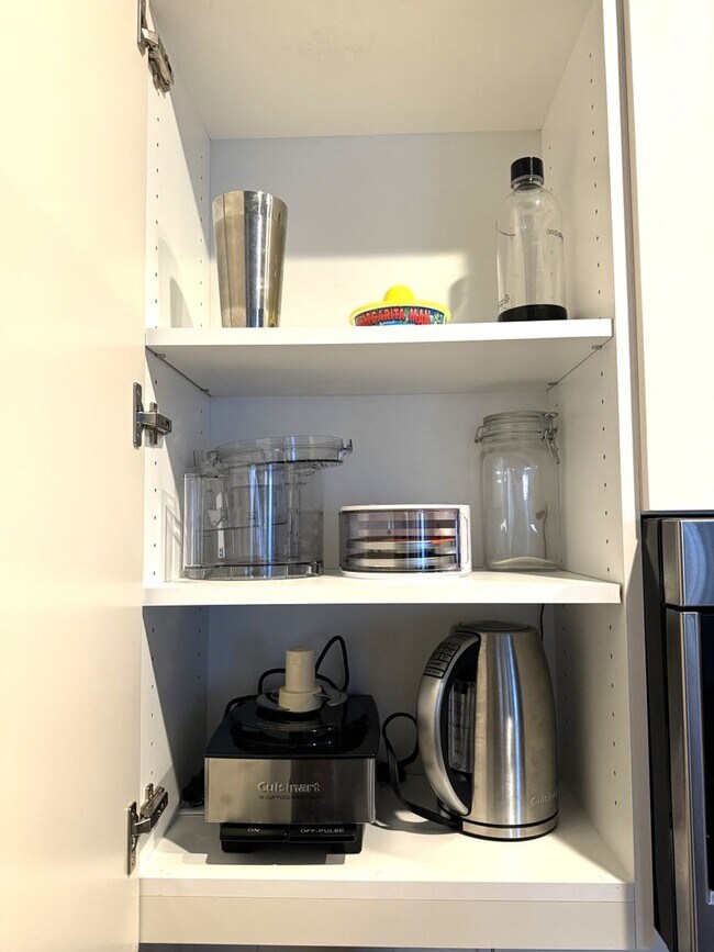 Building Photo - Centrally located 1BR/1BA Dupont Circle $2700 a month
