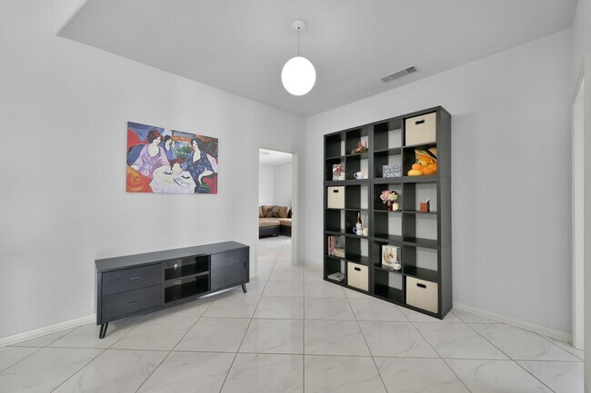 Building Photo - Fully Furnished 2 bedroom Lakefront with 1...