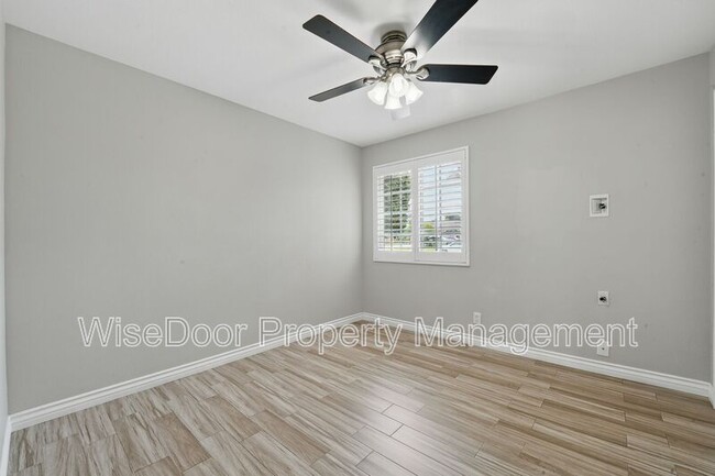 Building Photo - 387 E Nubia St