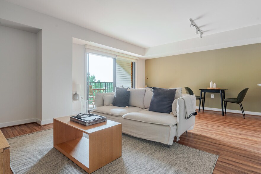 Primary Photo - 2500 Clarendon Blvd