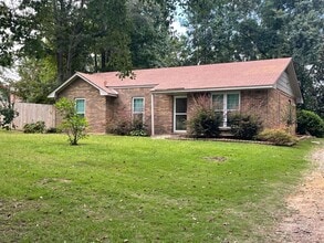 Building Photo - Country Living 3/2 in Wetumpka