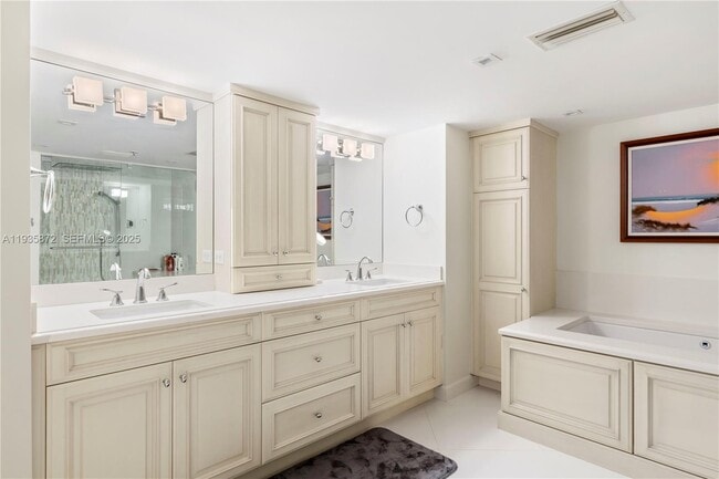 Building Photo - 4000 N Hwy A1A