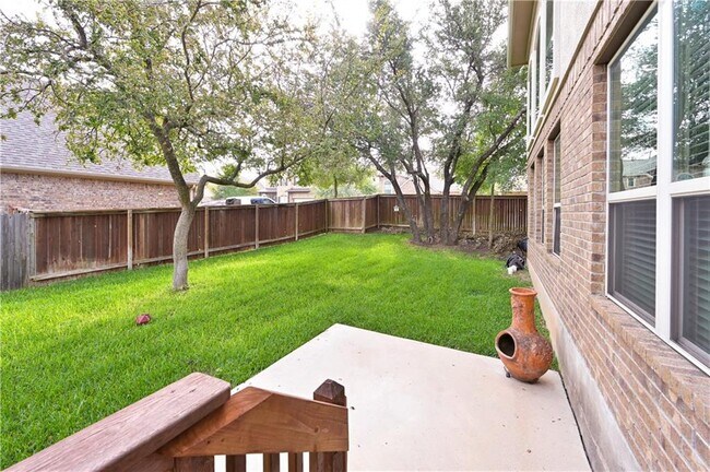 Building Photo - 100 Lake Mineral Wells Dr