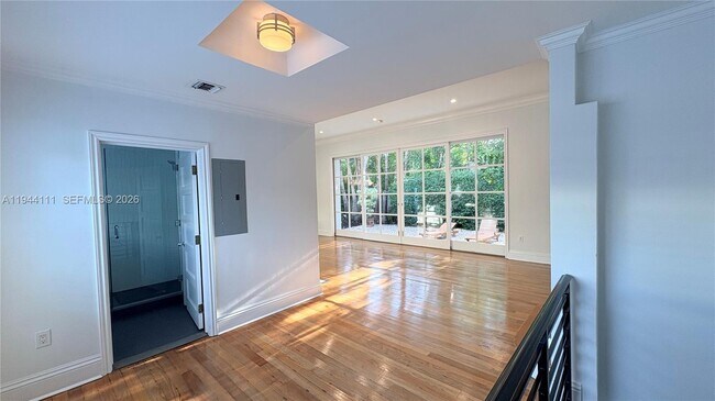 Building Photo - 2301 S Miami Ave