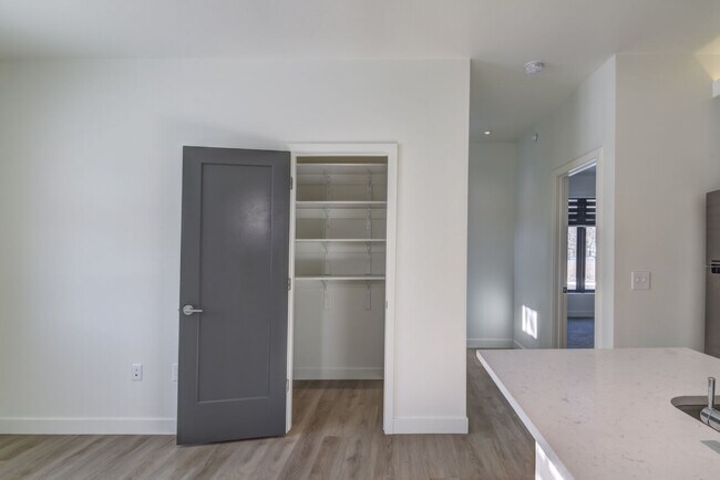 Building Photo - 3265 Fairfax St