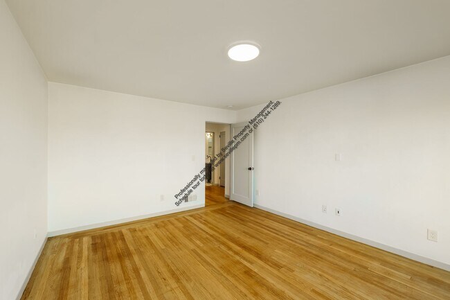 Building Photo - 31 Excelsior Ct