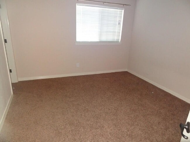 Building Photo - 14451 Coyote Trail Dr