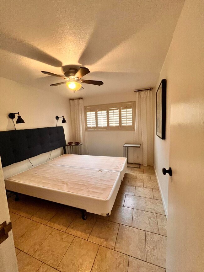 Building Photo - 2821 Los Felices Cir W