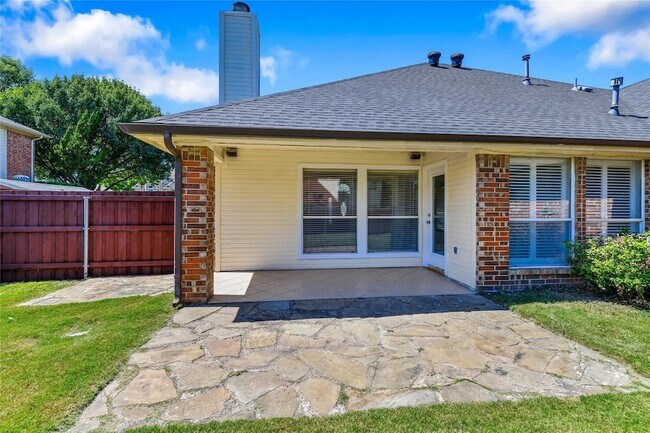 Building Photo - 630 Lakewood Dr