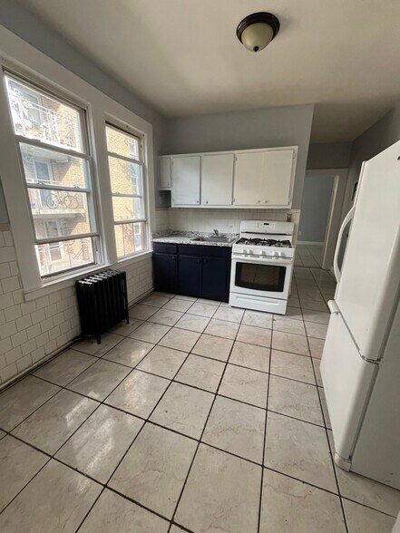 Primary Photo - 142 Dayton Pl