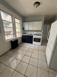 Building Photo - 142 Dayton Pl