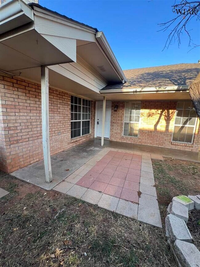Building Photo - 2421 Missile Rd