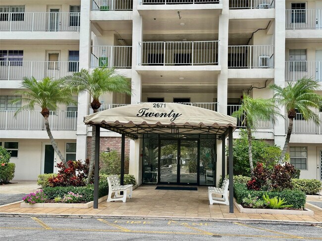 Building Photo - 2671 S Course Dr