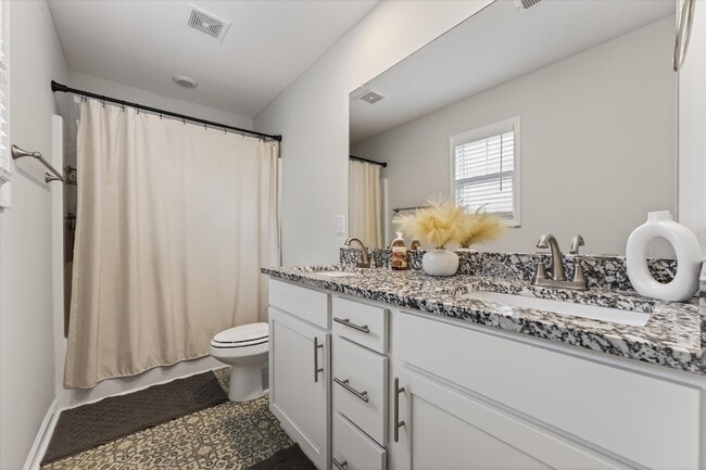 Building Photo - 409 Hillside Dr