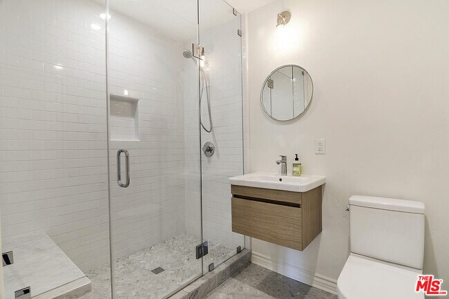 Building Photo - 450 N Orange Dr