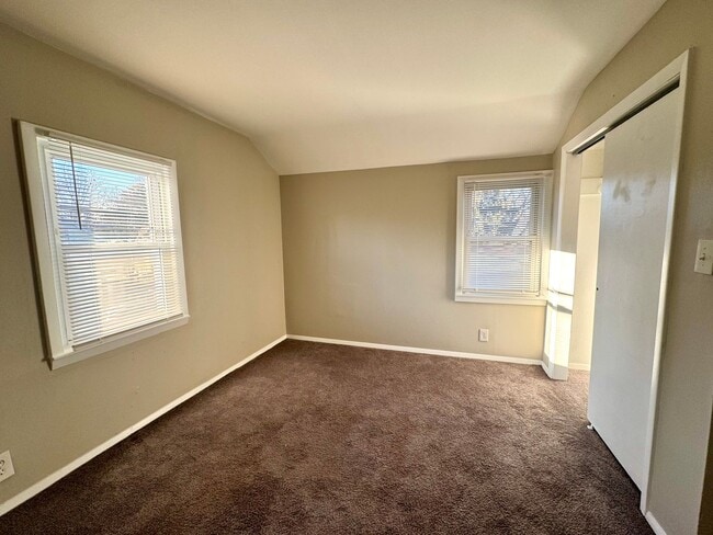 Building Photo - Beautiful 3 bedroom, 1 bath single family home with large fenced yard/ Garage /Central AC / Appli...