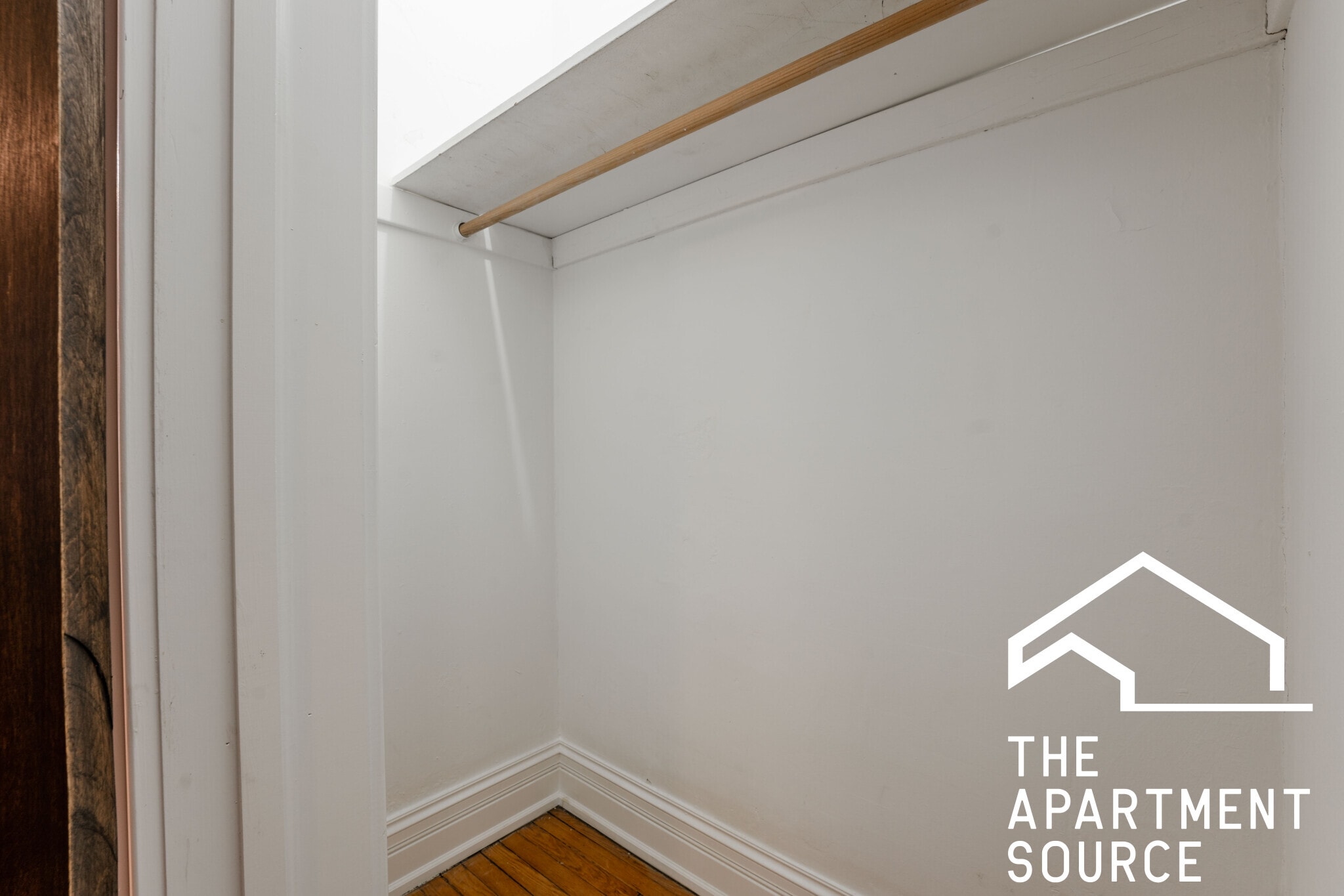 Building Photo - 652 W Buckingham Pl