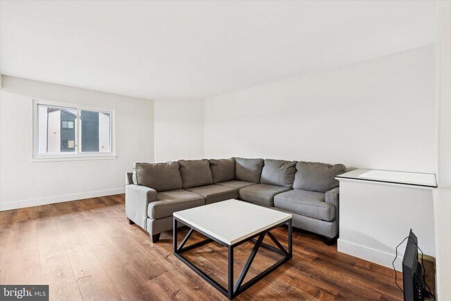 Building Photo - 1609 Painters Crossing