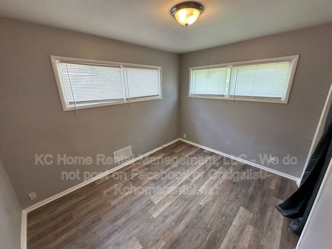 Building Photo - 10812 Newton Ave