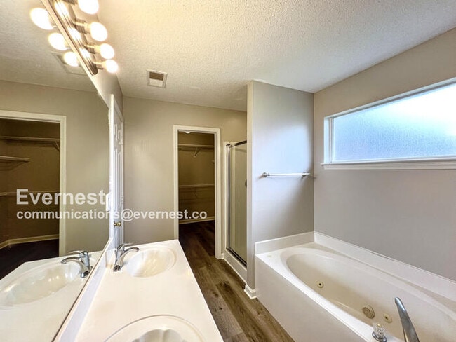 Building Photo - 2722 Misty Bay Dr