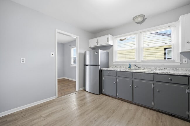 Building Photo - 1248 37th St