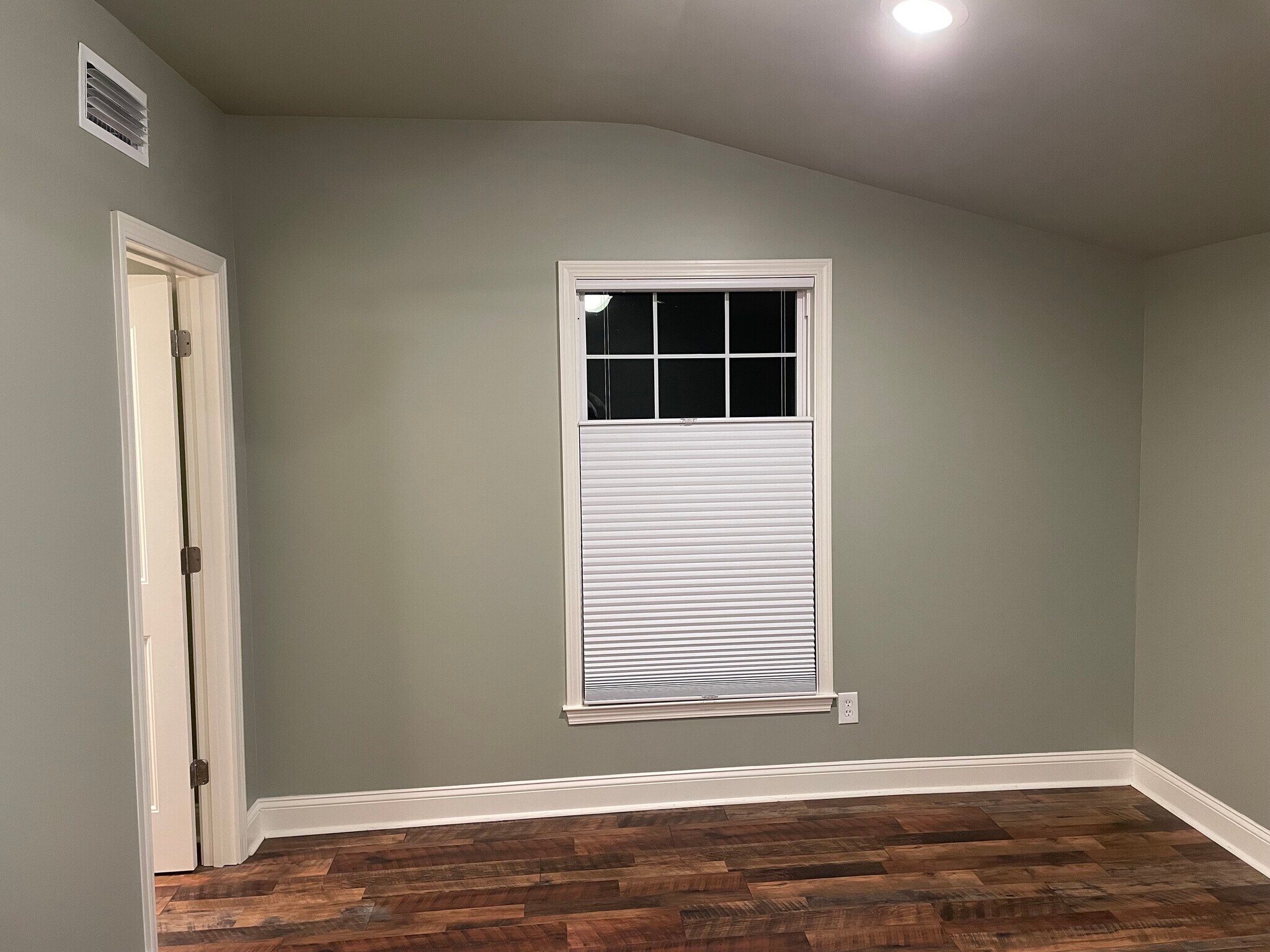 Master bedroom closet in corner - 6 Walnut St
