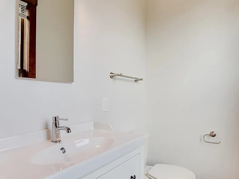 Half bath - 1609 Elliot Ave
