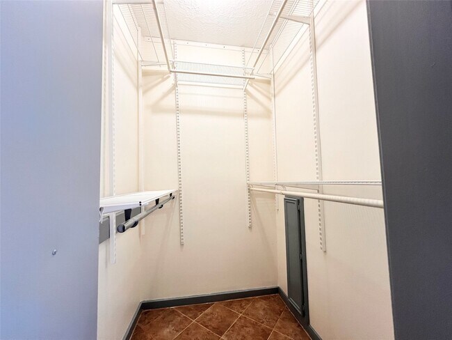 Building Photo - 727 Bunker Hill Rd