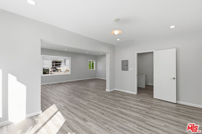 Building Photo - 6314 Primrose Ave