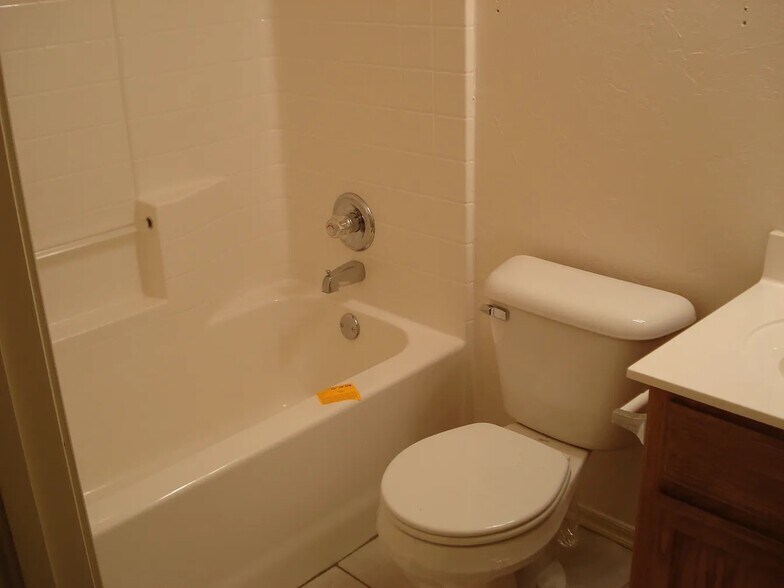 Building Photo - 413 Pinehurst drive